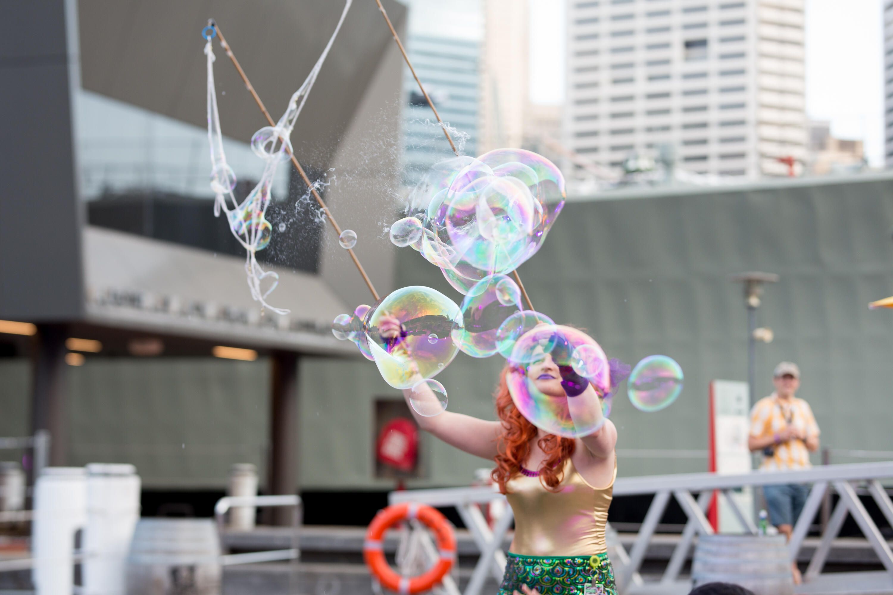Photo of a Bubble Artist entertained the kids outside the museum.