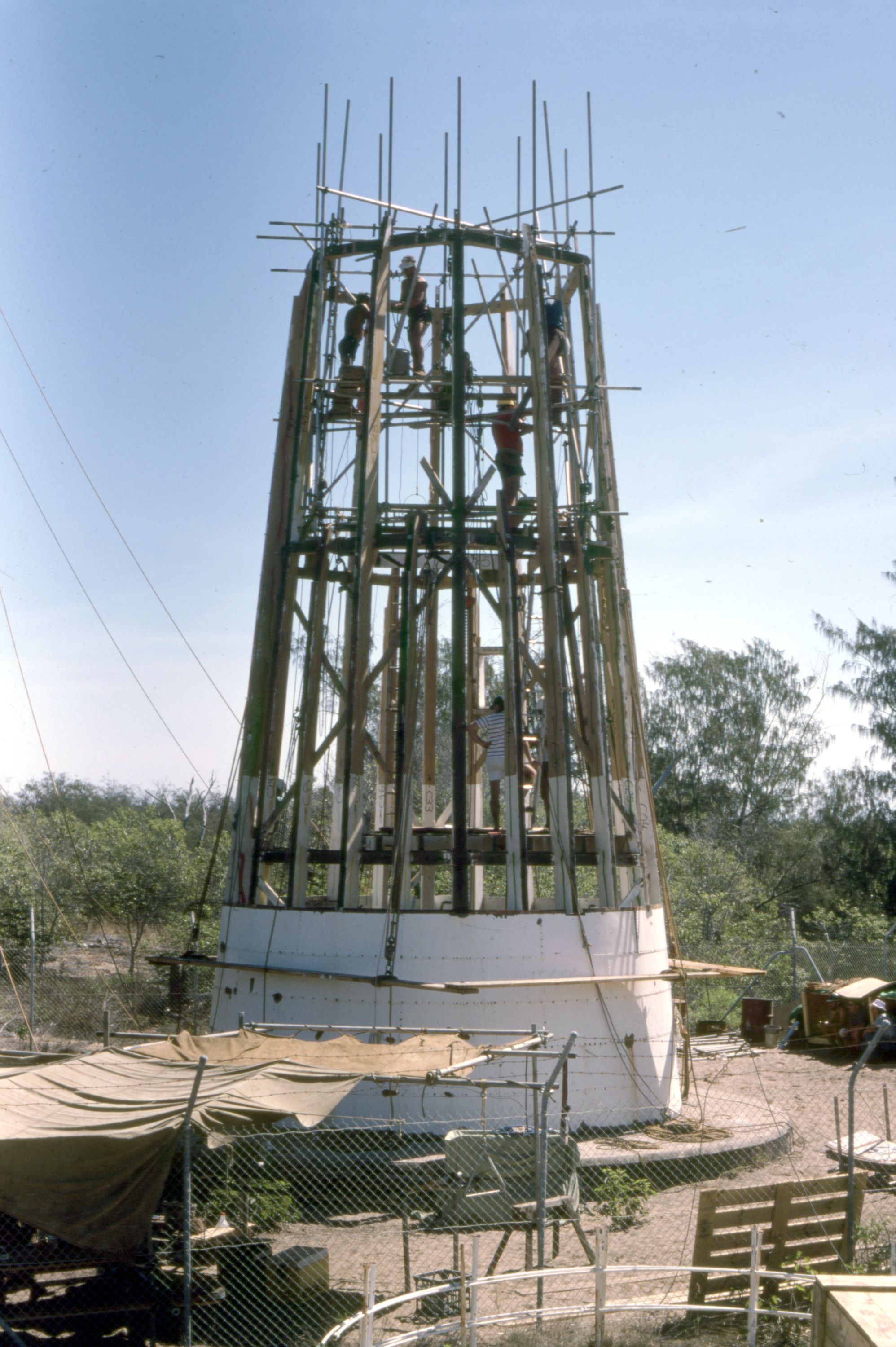 Photo showing workers dismantling a lighthouse. 