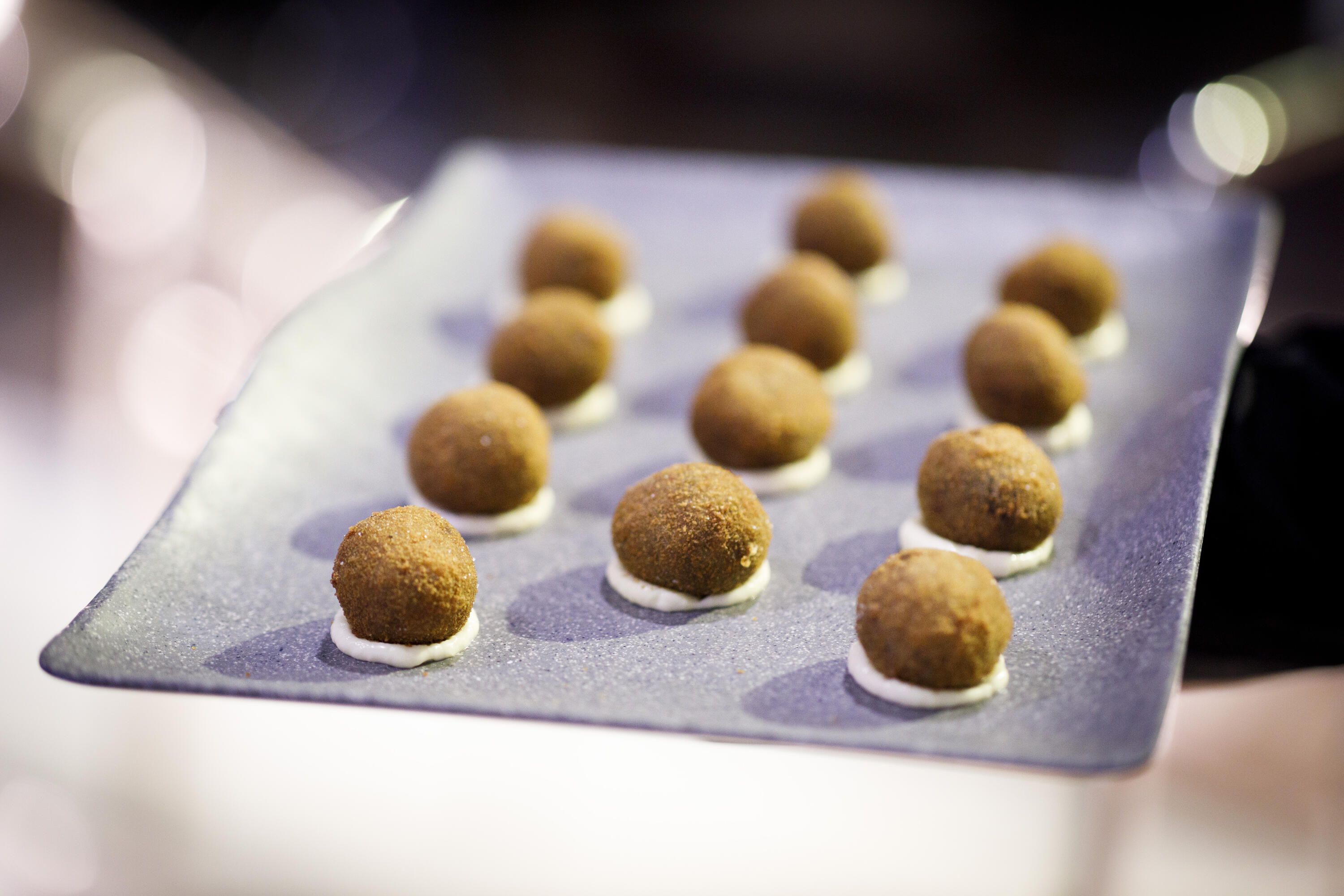 close up photo of catering, Hors d'oeuvres, on a rectangular tray.