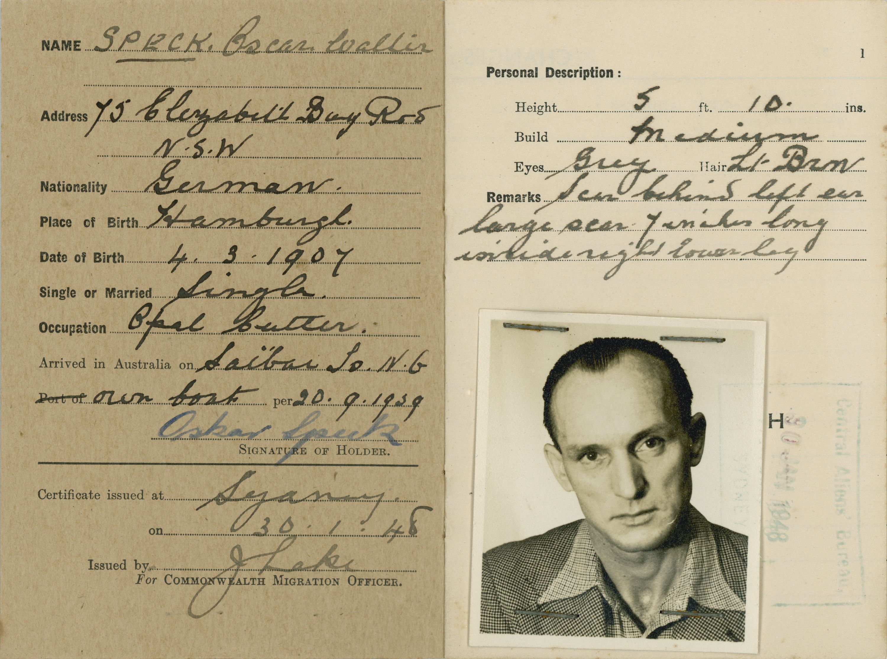 Certificate of registration issued to Oskar Speck. Australia. 1948. Ink on paper. Booklet with cream cover and black print.